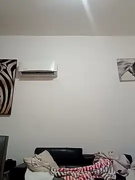 LUISSLEONN0958 online show from 16, 11, 2025