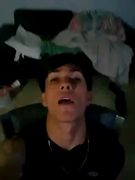 LUISSLEONN0958 online show from 25, 11, 2025