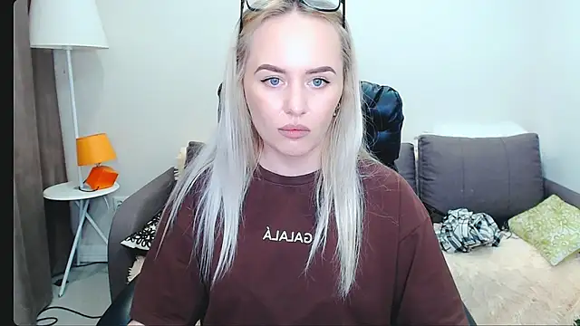 LiluMoon   online show from 4, 4, 2026