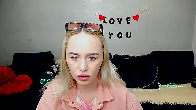 LiluMoon   online show from 20, 4, 2026