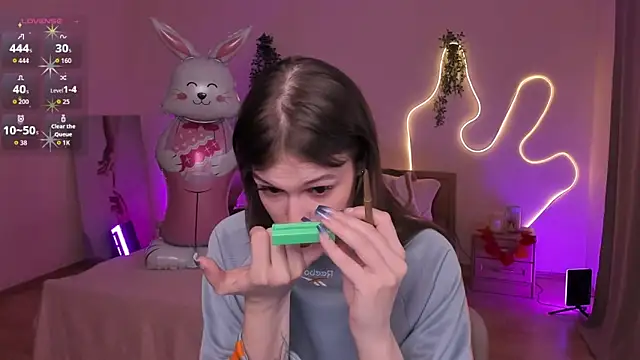 Lisa Blossom online show from 8, 4, 2026