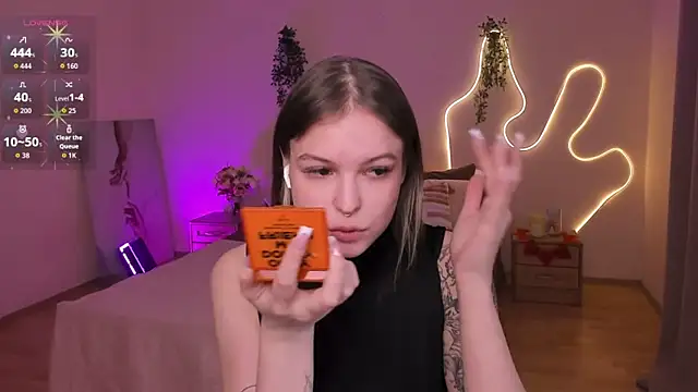 Lisa Blossom online show from 6, 5, 2026