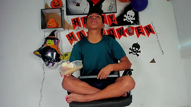 tyler twink boy online show from 28, 10, 2025