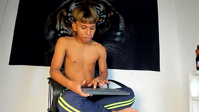 Snapshot of tyler_twink_boy chatting on 6, 6, 2026 tyler twink boy online show from 6, 6, 2026