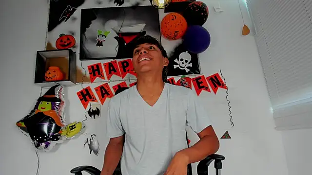 tyler twink boy online show from 1, 11, 2025