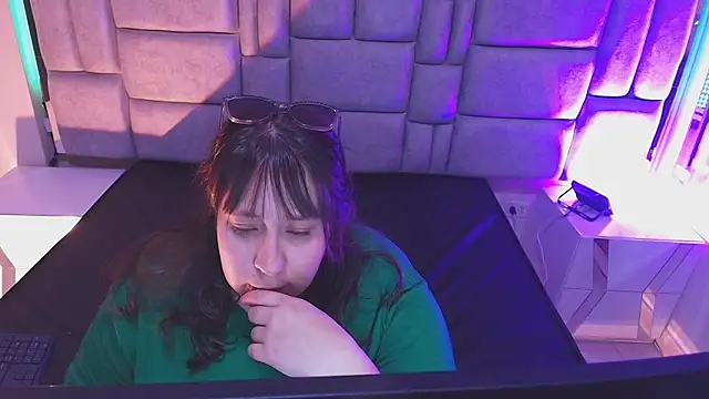  Emily rosee  online show from 22, 12, 2025