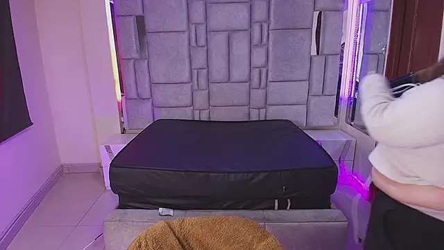  Emily rosee  online show from 13, 1, 2026