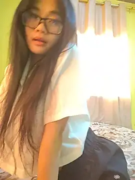 Snapshot of YayeeShow chatting on 5, 11, 2025 YayeeShow online show from 5, 11, 2025