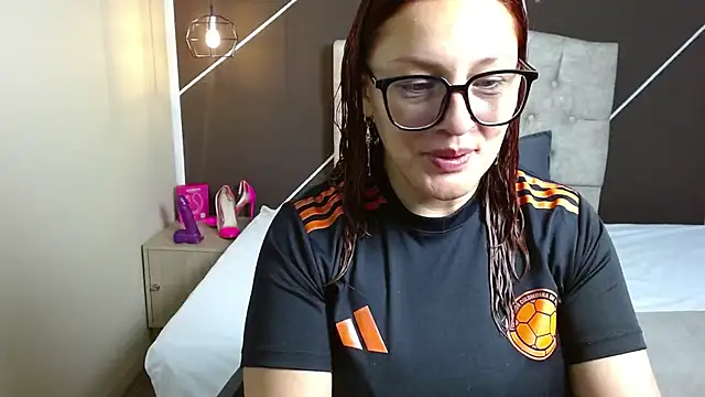 ScarletHott  online show from 9, 9, 2025