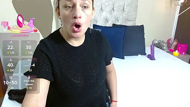 ScarletHott  online show from 1, 10, 2025