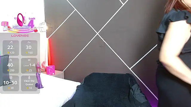 ScarletHott  online show from 24, 10, 2025