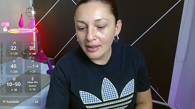 ScarletHott  online show from 22, 10, 2025