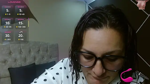 ScarletHott  online show from 11, 11, 2025