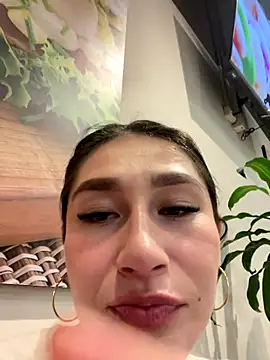 Isa Villamarin online show from 3, 10, 2025