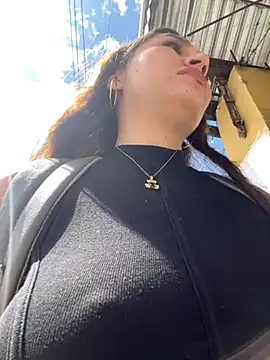 Isa Villamarin online show from 10, 9, 2025