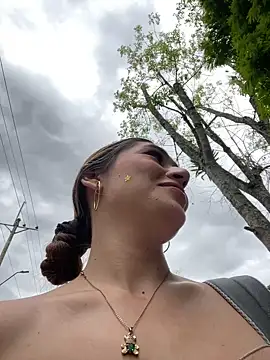 Isa Villamarin online show from 12, 9, 2025