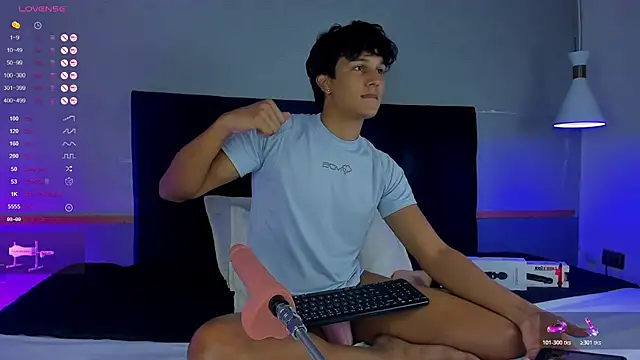 Leo Savage  online show from 8, 11, 2025