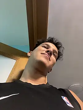 Leo Savage  online show from 5, 4, 2026