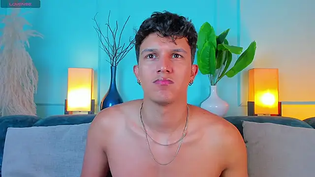 Leo Savage  online show from 8, 4, 2026