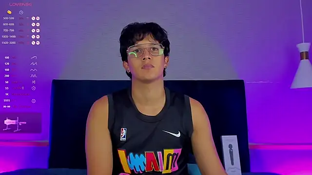 Leo Savage  online show from 5, 11, 2025