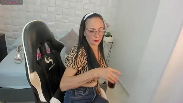 yulitza1025 online show from 4, 11, 2025