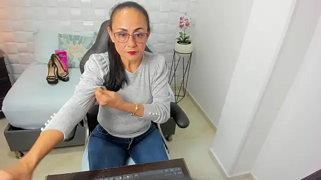 yulitza1025 online show from 23, 9, 2025