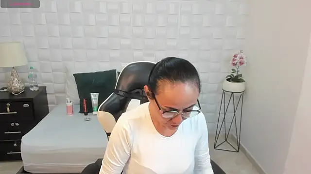 Snapshot of yulitza1025 chatting on 17, 1, 2026 yulitza1025 online show from 17, 1, 2026