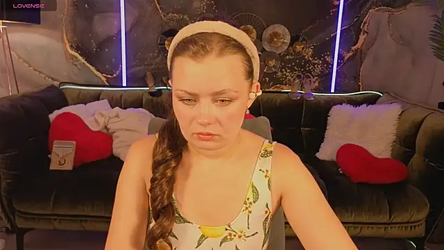 RedDoll  online show from 12, 9, 2025