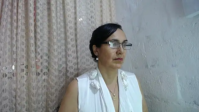 Snapshot of gabbyparker_ chatting on 24, 11, 2025 gabbyparker online show from 24, 11, 2025