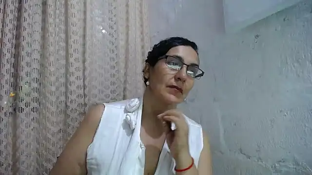 Snapshot of gabbyparker_ chatting on 2, 12, 2025 gabbyparker online show from 2, 12, 2025