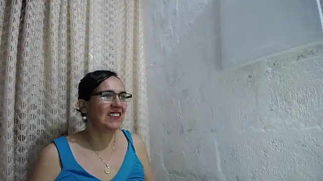 Snapshot of gabbyparker_ chatting on 10, 10, 2025 gabbyparker online show from 10, 10, 2025