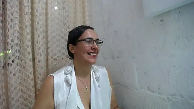 Snapshot of gabbyparker_ chatting on 17, 12, 2025 gabbyparker online show from 17, 12, 2025