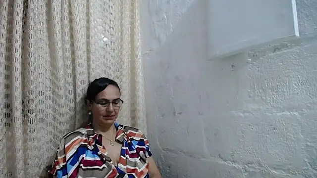 Snapshot of gabbyparker_ chatting on 8, 10, 2025 gabbyparker online show from 8, 10, 2025