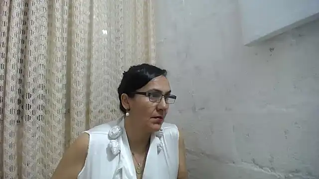 Snapshot of gabbyparker_ chatting on 15, 12, 2025 gabbyparker online show from 15, 12, 2025