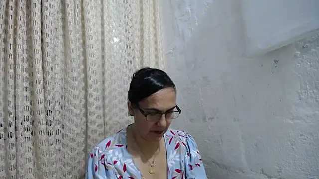 Snapshot of gabbyparker_ chatting on 6, 11, 2025 gabbyparker online show from 6, 11, 2025