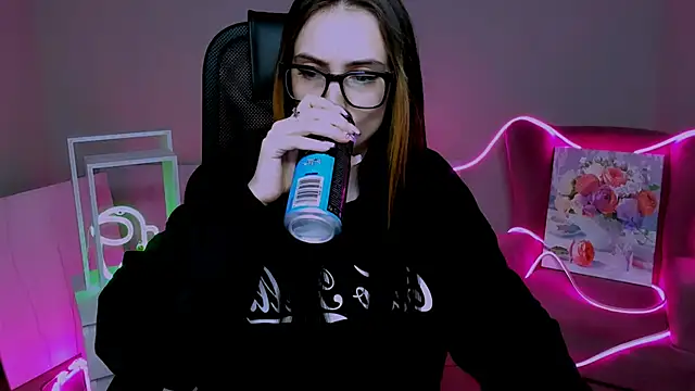 olivianorton online show from 25, 11, 2025