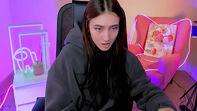 olivianorton online show from 30, 9, 2025