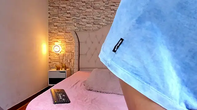 Lucia-Horny24 online show from 22, 10, 2025