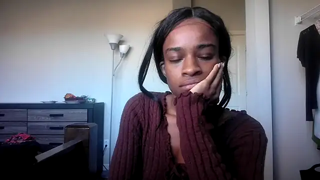 Marlowlovee online show from 15, 10, 2025