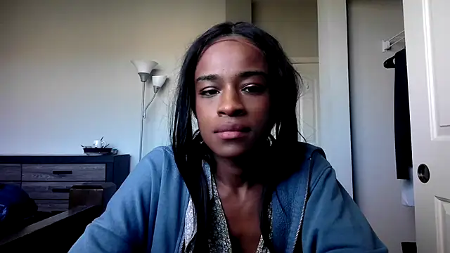 Marlowlovee online show from 7, 10, 2025