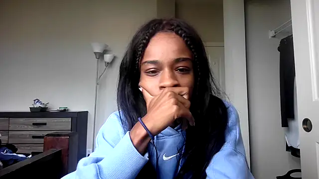 Marlowlovee online show from 25, 9, 2025