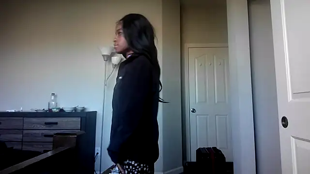 Marlowlovee online show from 1, 10, 2025