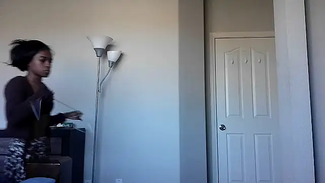 Marlowlovee online show from 5, 10, 2025