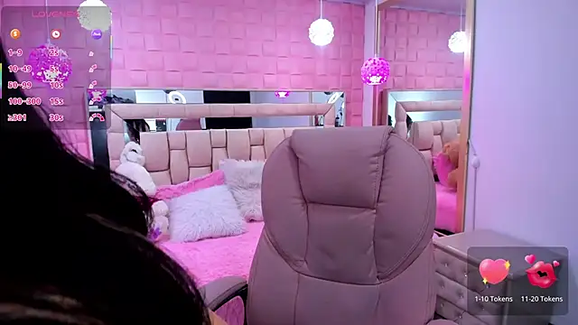  laaura  online show from 13, 11, 2025