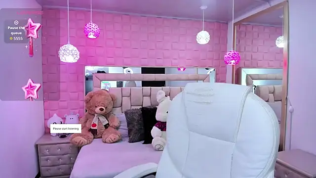  laaura  online show from 8, 4, 2026