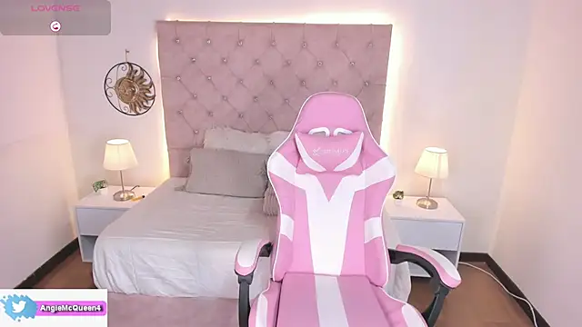 Sarajames online show from 2, 10, 2025