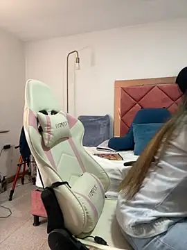 emma hot2006 online show from 17, 10, 2025