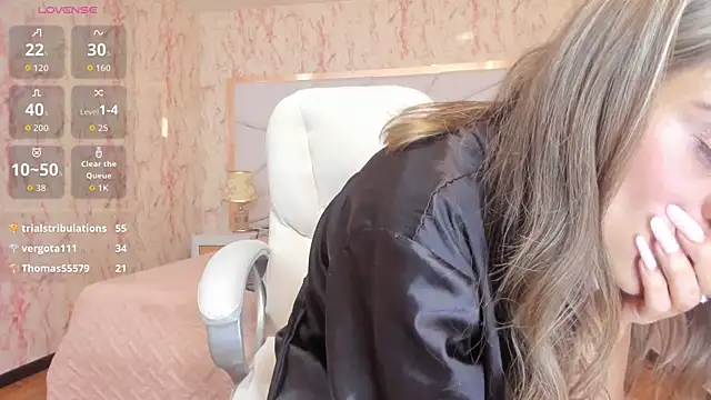 Emily Whinfre online show from 16, 4, 2026