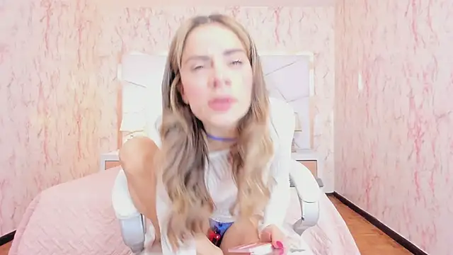 Emily Whinfre online show from 25, 2, 2026