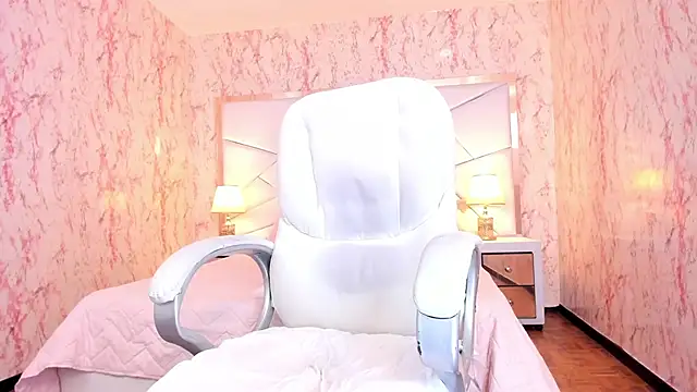 Snapshot of Emily_Whinfre chatting on 10, 6, 2026 Emily Whinfre online show from 10, 6, 2026